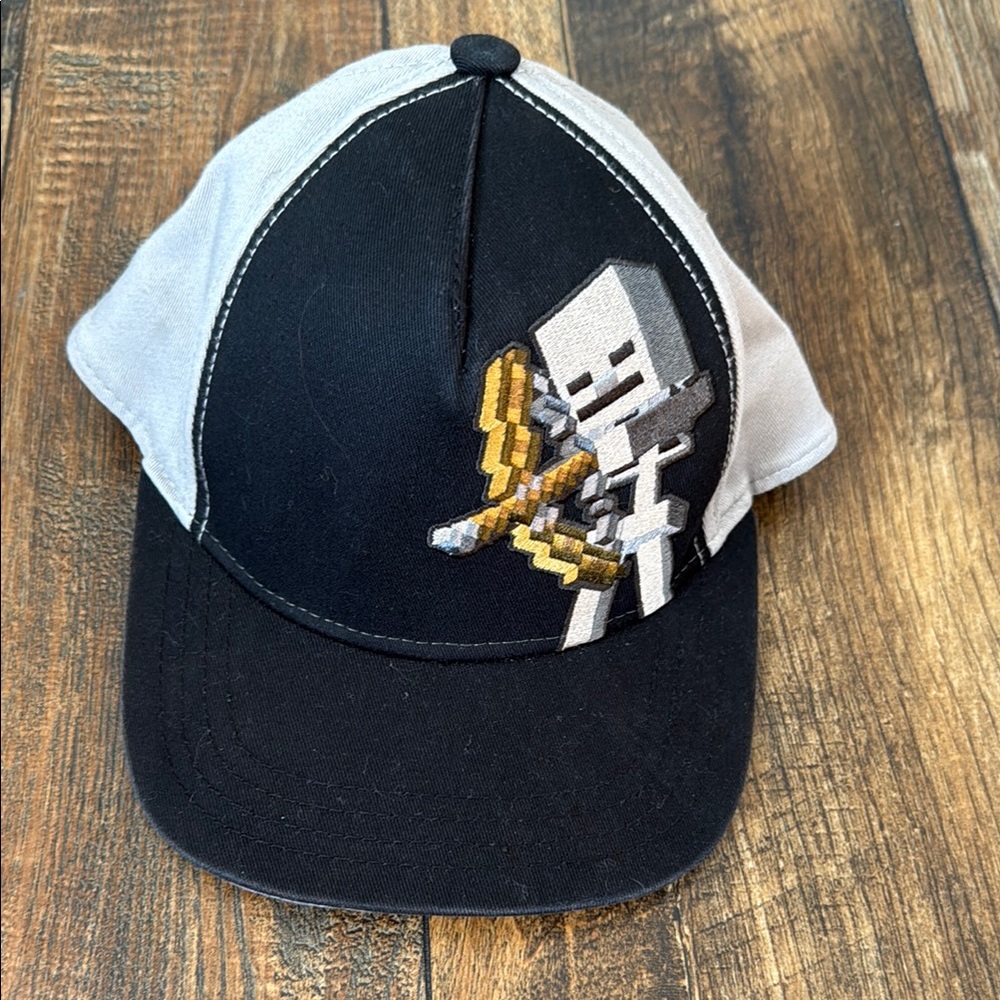 Minecraft hat signed by Unspeakable & Logdotzip